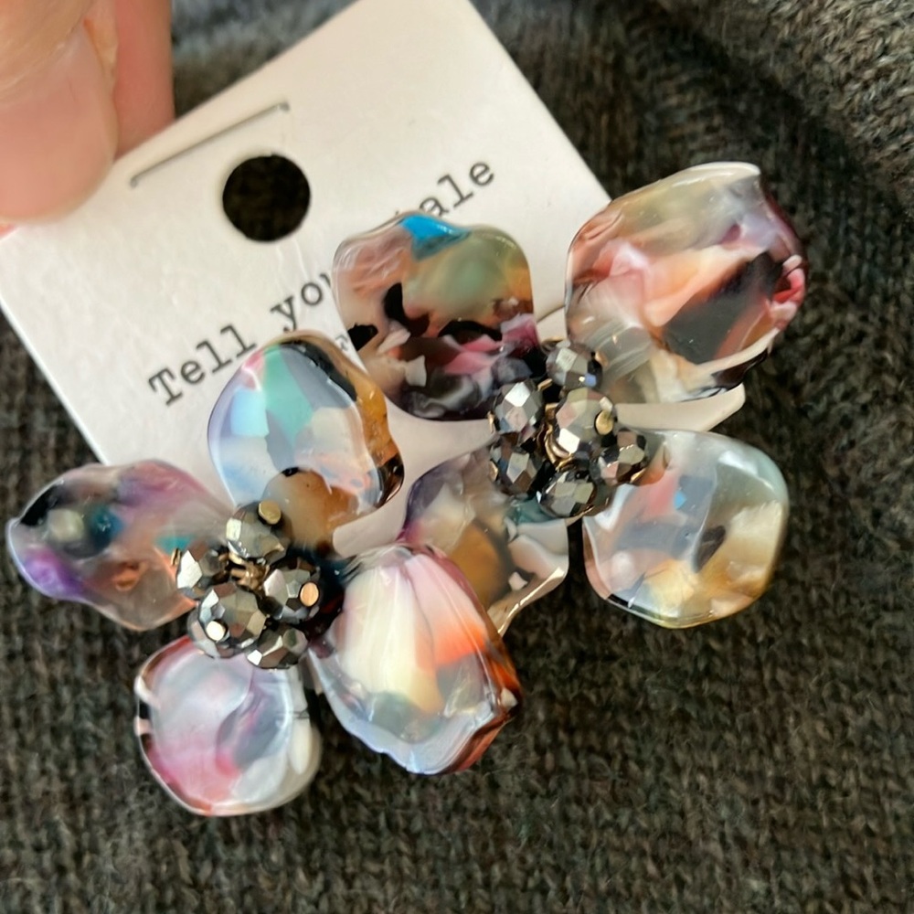 NWT Flower Earrings